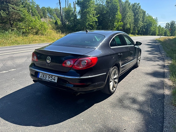 Volkswagen Passat CC 2 of 5