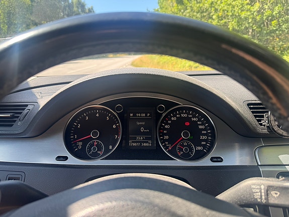 Volkswagen Passat CC 4 of 5