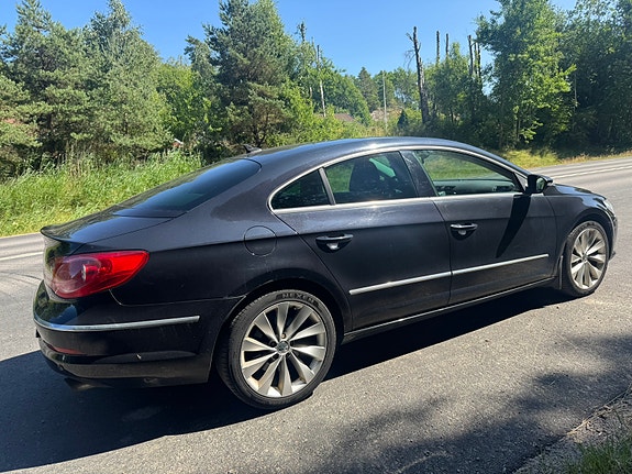 Volkswagen Passat CC 3 of 5