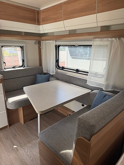 Hobby DE Luxe 400 SFE 10 of 15