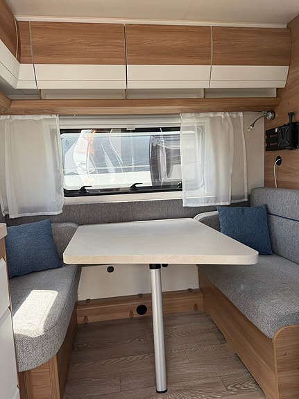 Hobby DE Luxe 400 SFE 4 of 15