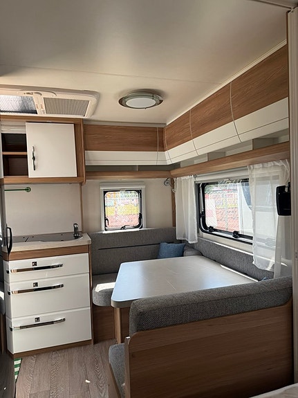 Hobby DE Luxe 400 SFE 9 of 15