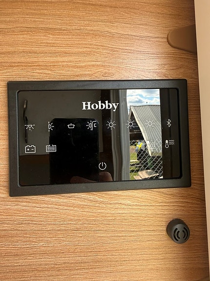 Hobby DE Luxe 400 SFE 15 of 15