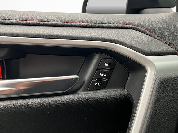 Toyota RAV4 Plug-in Hybrid 11 of 30