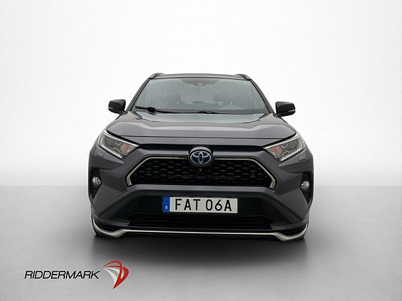 Toyota RAV4 Plug-in Hybrid 2 of 5
