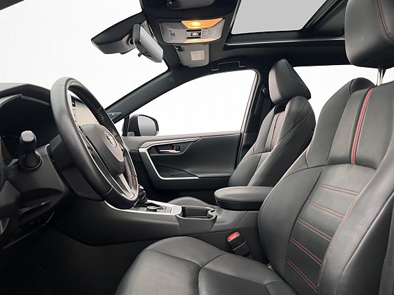 Toyota RAV4 Plug-in Hybrid 12 of 30