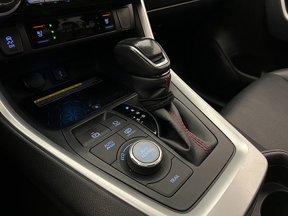 Toyota RAV4 Plug-in Hybrid 25 of 30