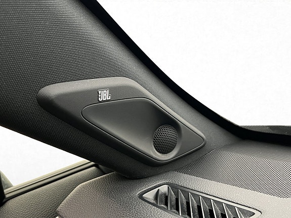 Toyota RAV4 Plug-in Hybrid 16 of 30