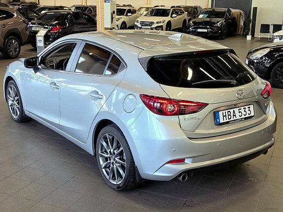 Mazda 3 4 of 5