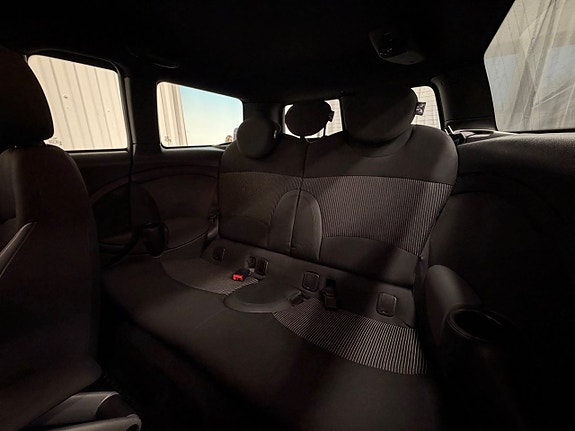 MINI Clubman Cooper D 16 of 18