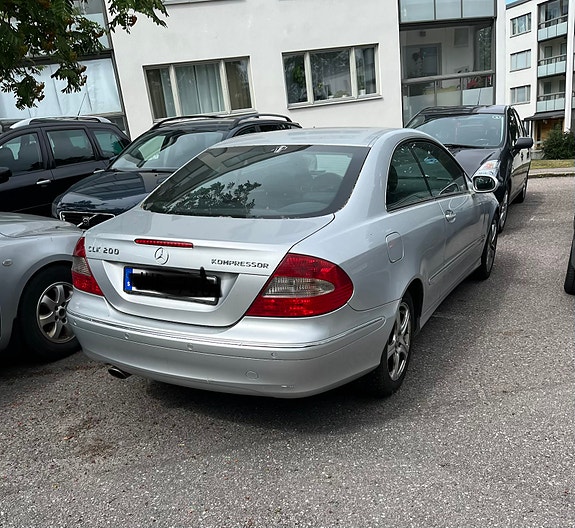Mercedes-Benz CLK200 4 of 5