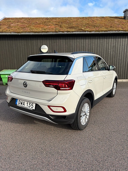 Volkswagen T-Roc 2 of 5