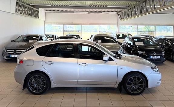 Subaru Impreza 7 of 12