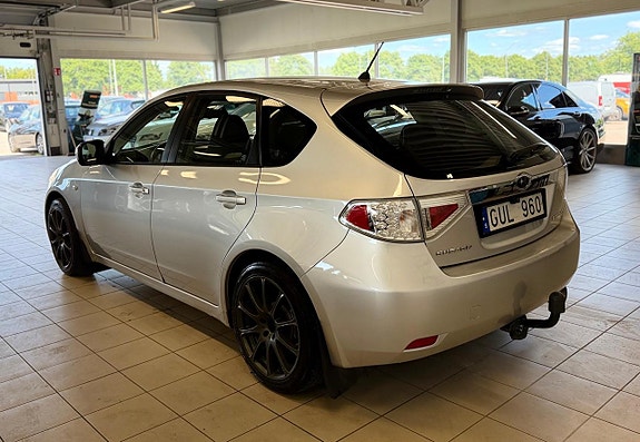 Subaru Impreza 4 of 5