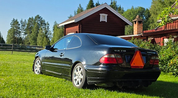 Mercedes-Benz CLK230 4 of 8