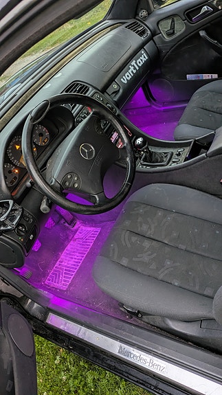 Mercedes-Benz CLK230 6 of 8