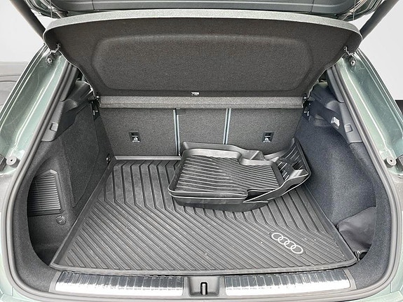 Audi Q3 12 of 16