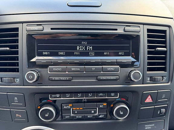 Volkswagen Multivan 18 of 27