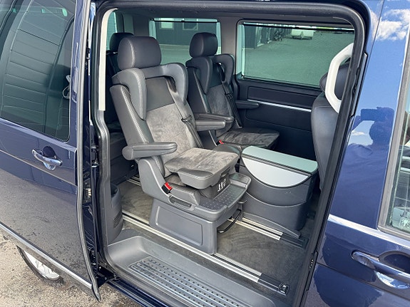 Volkswagen Multivan 12 of 27