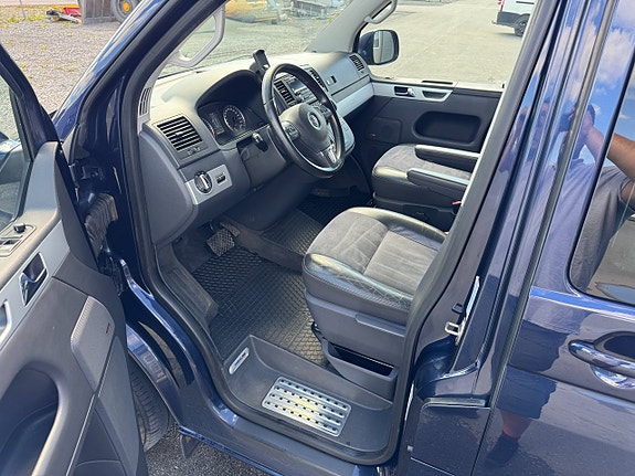 Volkswagen Multivan 9 of 27