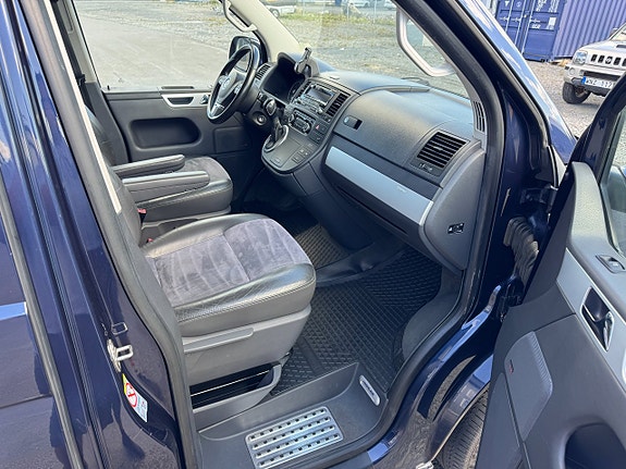 Volkswagen Multivan 13 of 27