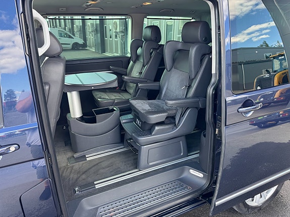 Volkswagen Multivan 10 of 27