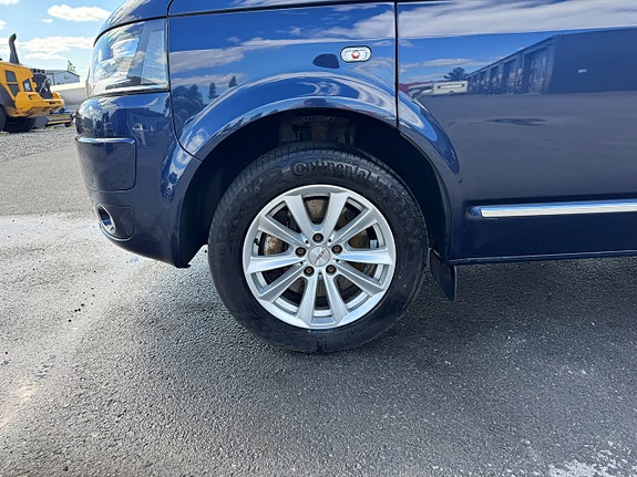 Volkswagen Multivan 23 of 27