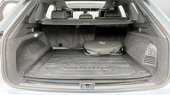 Volkswagen Touareg 12 of 12