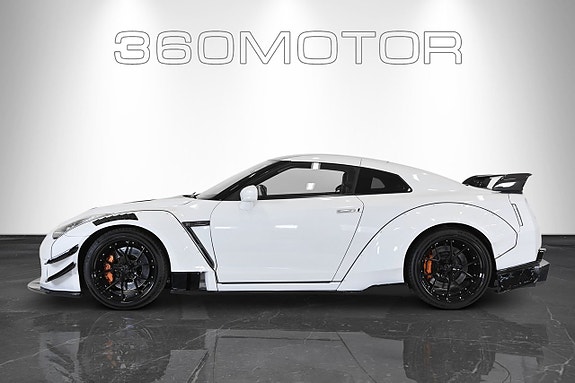 Nissan GT-R 5 of 5