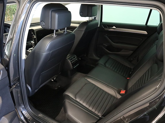 Volkswagen Passat Alltrack 7 of 12
