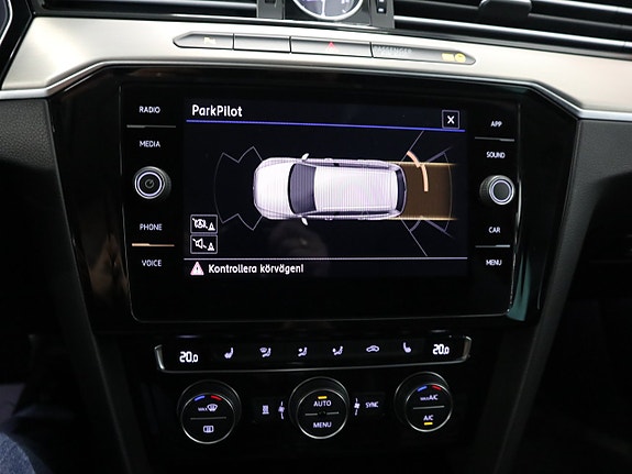 Volkswagen Passat Alltrack 10 of 12