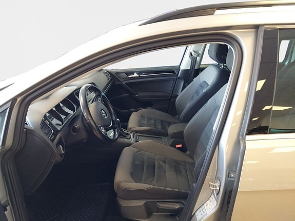 Volkswagen Golf VII 9 of 21