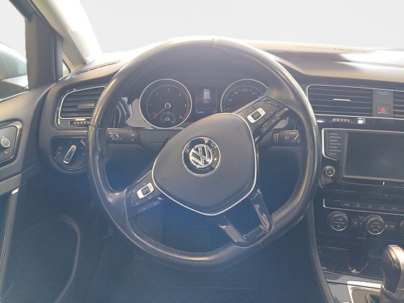 Volkswagen Golf VII 12 of 21