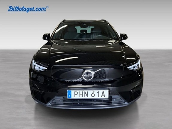 Volvo XC40 2 of 5
