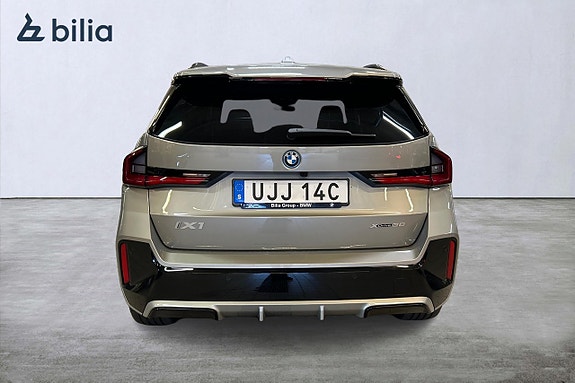 BMW iX1 4 of 5