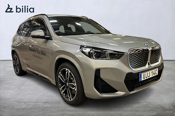 BMW iX1 7 of 22