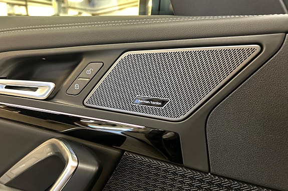 BMW iX1 19 of 22