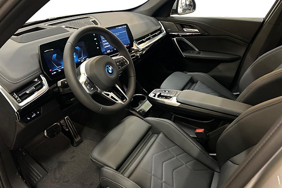 BMW iX1 12 of 22