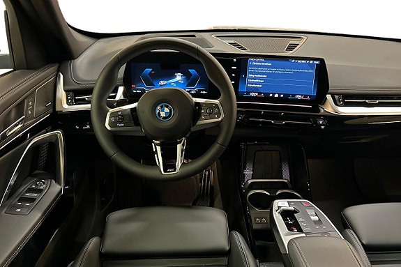 BMW iX1 11 of 22