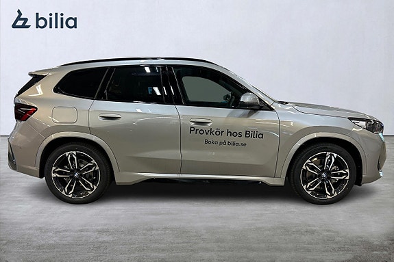 BMW iX1 6 of 22
