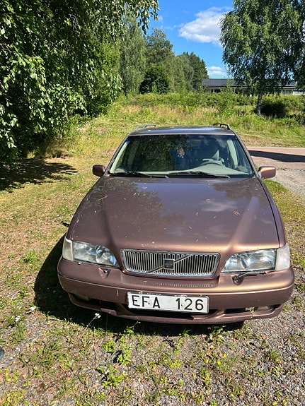 Volvo V70 3 of 5