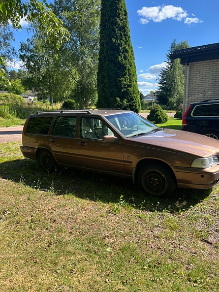Volvo V70 6 of 8