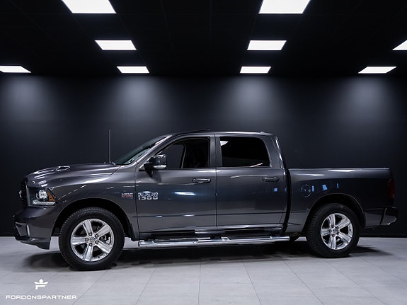Dodge RAM 1500 2 of 5
