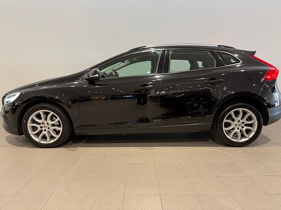 Volvo V40 Cross Country 3 of 5