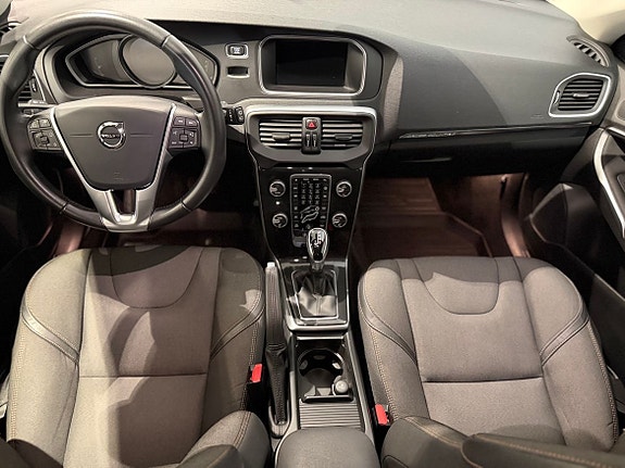 Volvo V40 Cross Country 8 of 12