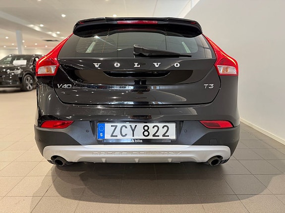 Volvo V40 Cross Country 5 of 12
