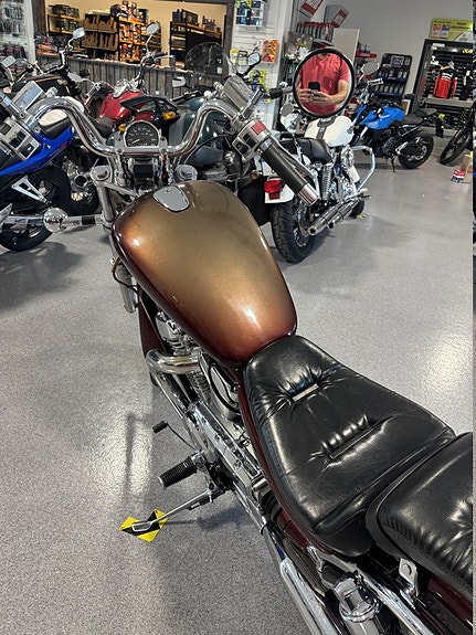 Suzuki VS 800 Intruder 4 of 4