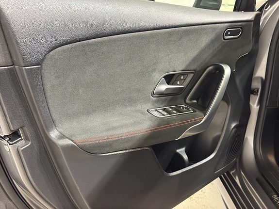 Mercedes-Benz A180 14 of 18