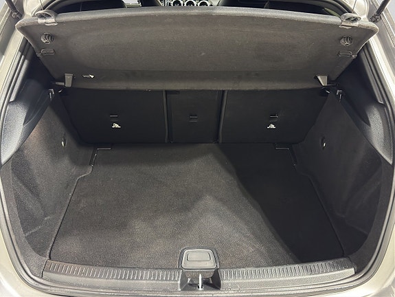 Mercedes-Benz A180 11 of 18