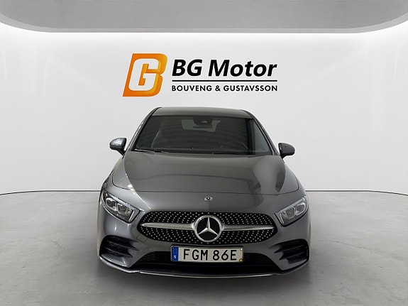 Mercedes-Benz A180 2 of 18